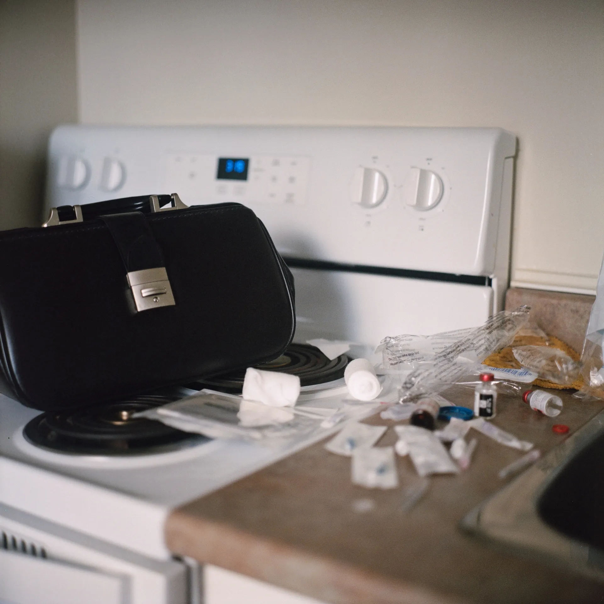 The medication for Paula's death, carried in a traditional doctor's bag, took several minutes to prepare.